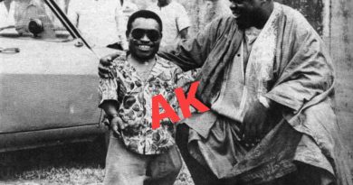 𝐍𝐨𝐯𝐞𝐦𝐛𝐫𝐞 𝟏𝟗𝟖𝟖 : 𝐄𝐦𝐩𝐢𝐫𝐞 𝐁𝐚𝐤𝐮𝐛𝐚 𝐞𝐧 𝐭𝐨𝐮𝐫𝐧𝐞́𝐞 𝐚𝐮 𝐂𝐚𝐦𝐞𝐫𝐨𝐮𝐧