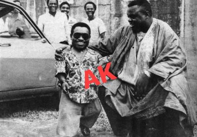 𝐍𝐨𝐯𝐞𝐦𝐛𝐫𝐞 𝟏𝟗𝟖𝟖 : 𝐄𝐦𝐩𝐢𝐫𝐞 𝐁𝐚𝐤𝐮𝐛𝐚 𝐞𝐧 𝐭𝐨𝐮𝐫𝐧𝐞́𝐞 𝐚𝐮 𝐂𝐚𝐦𝐞𝐫𝐨𝐮𝐧