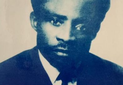 𝐇𝐨𝐦𝐦𝐚𝐠𝐞 𝐚̀ 𝐀𝐛𝐞𝐥 𝐊𝐢𝐧𝐠𝐮𝐞́