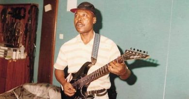 𝐅𝐚𝐛𝐨 𝐂𝐥𝐚𝐮𝐝𝐞, 𝐥&rsquo;𝐚𝐦𝐛𝐚𝐬𝐬𝐚𝐝𝐞𝐮𝐫 𝐝𝐞 𝐍𝐲𝐚𝐥𝐥𝐚