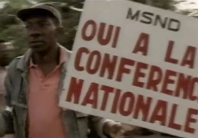 𝐇𝐨𝐦𝐦𝐚𝐠𝐞 𝐚̀ 𝐄𝐫𝐢𝐜 𝐓𝐚𝐤𝐨𝐮, 𝐞𝐧𝐟𝐚𝐧𝐭 𝐬𝐚𝐜𝐫𝐢𝐟𝐢𝐞́ 𝐝𝐞𝐬 𝐚𝐧𝐧𝐞́𝐞𝐬 𝐝𝐞 𝐛𝐫𝐚𝐢𝐬𝐞