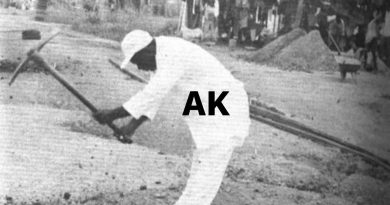 𝐋’𝐡𝐨𝐦𝐦𝐞 𝐞𝐧 𝐛𝐥𝐚𝐧𝐜 : 𝐩𝐨𝐫𝐭𝐫𝐚𝐢𝐭 𝐝’𝐮𝐧 𝐛𝐚̂𝐭𝐢𝐬𝐬𝐞𝐮𝐫 𝐝𝐢𝐬𝐜𝐫𝐞𝐭 𝐝𝐞 𝐃𝐨𝐮𝐚𝐥𝐚